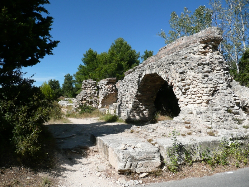 Barbegal_aqueduct_01